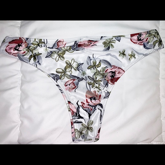 Bikini - Picture 4 of 5